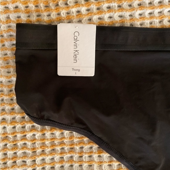 Calvin Klein Women’s Black Thong - Picture 2 of 5